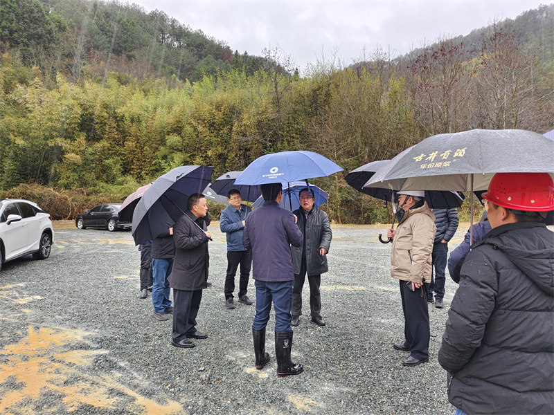 2月21日，汪凱書記一行調(diào)研防洪項目開工儀式現(xiàn)場，洪董、張總陪同調(diào)研.jpg